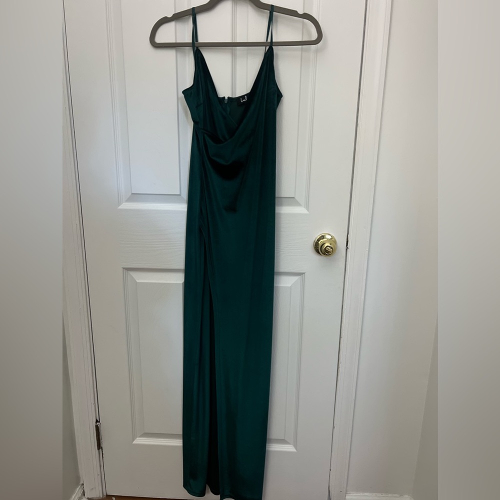 Brand new lulus velvet dress. Hunter green. Never worn